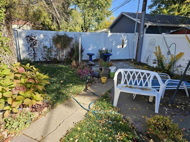 Foto del edificio - 3503 Linden Dr