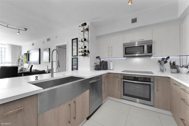 Building Photo - 2 br, 2 bath Condo - 325 S Biscayne Blvd A...