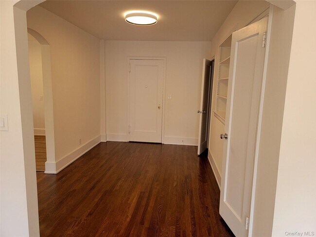 Building Photo - 253 Garth Rd