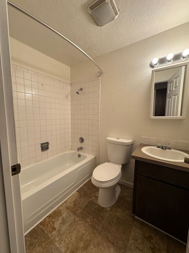 Foto del edificio - 119 E Borah Ave