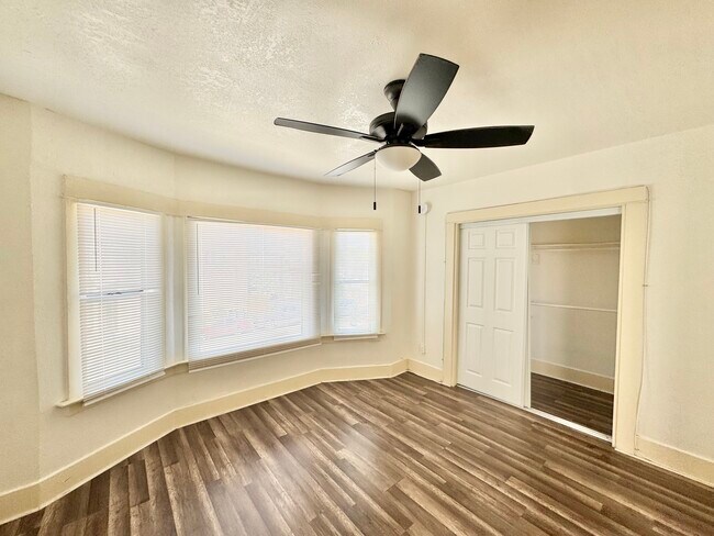 Foto del edificio - 1500 1/2 E. 23rd St-1/2