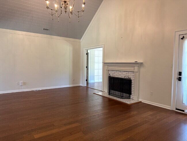 Foto del edificio - "Charming 4-Bed Oasis with Granite Finishe...