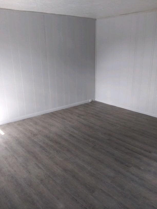 Spacious Main Bedroom - 406 Franklin Avenue