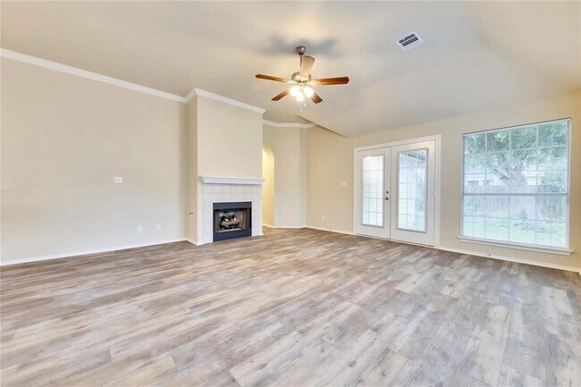 Building Photo - 2204 Grove Dr