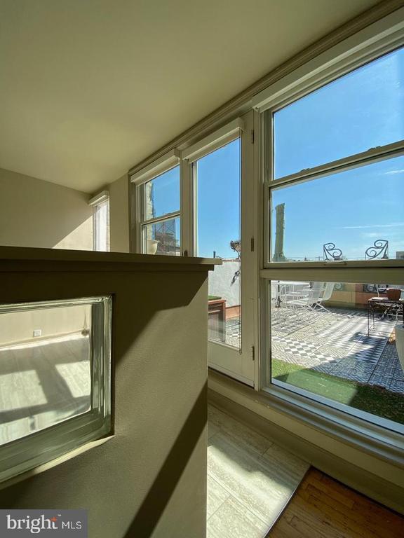 Primary Photo - 2110 Lombard St