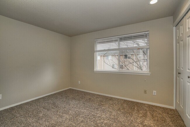 Building Photo - 2BD/1.5BA Townhouse in South Salem w/Fence...