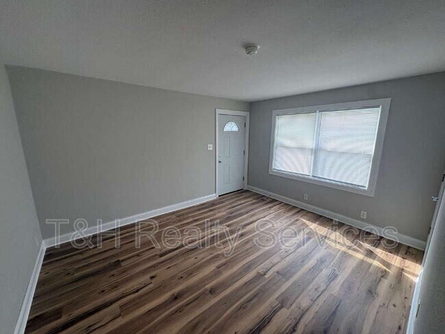 Foto del edificio - 4210 E 15th St