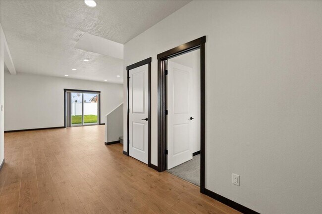 Foto del edificio - Spacious 4-Bedroom, 2.5 Bath, Two-Story Gem with a Fenced Yard!