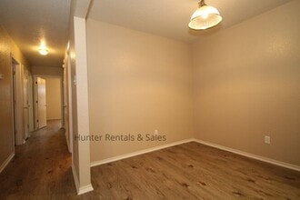 Building Photo - 2808 Alma Dr