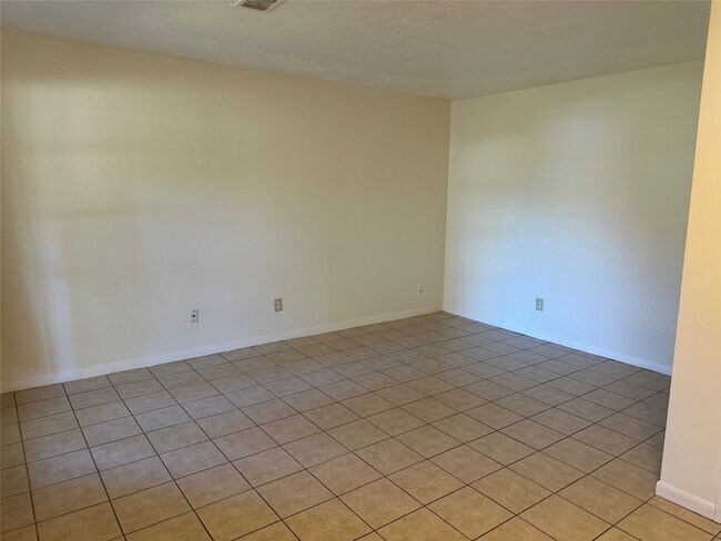 Foto del edificio - 1101 Ellen Dr