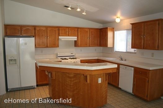 Building Photo - 6912 Oak Forest Ct