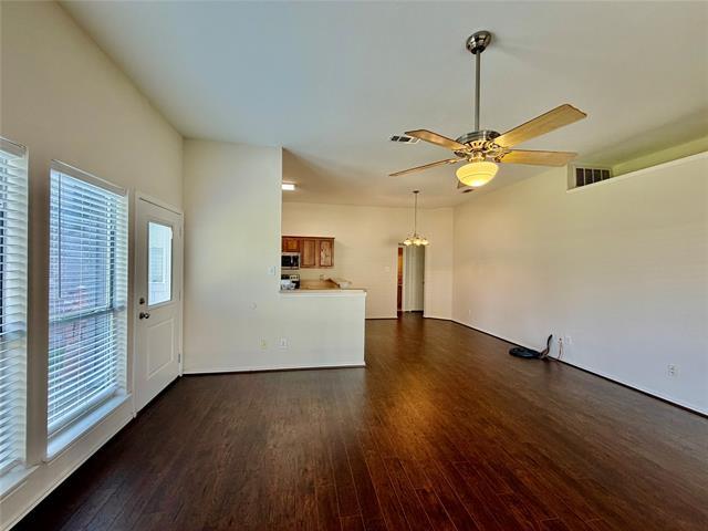 Building Photo - 1302 E Old Knoll Dr