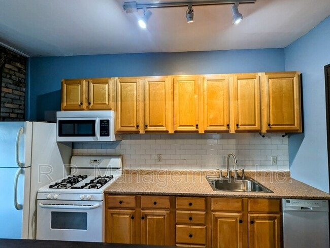 Building Photo - 2218 Nicollet Ave