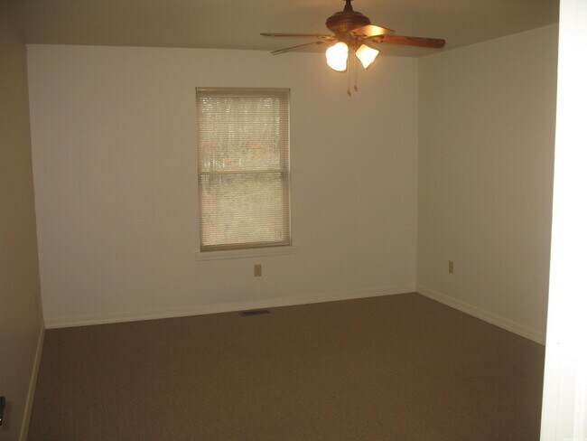 Foto del edificio - 405 Chickasha Dr