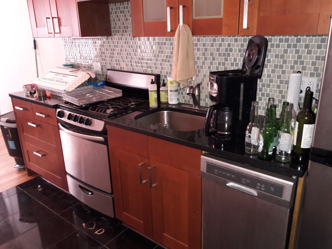 Foto principal - 67 E 2nd St