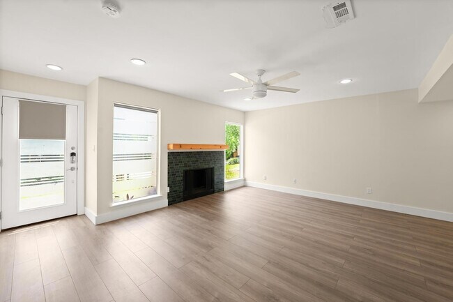 Foto del edificio - 6410 Chimney Creek Cir
