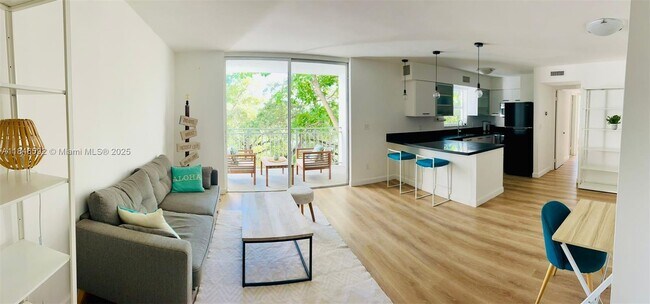 Foto del edificio - 680 NE 64th St
