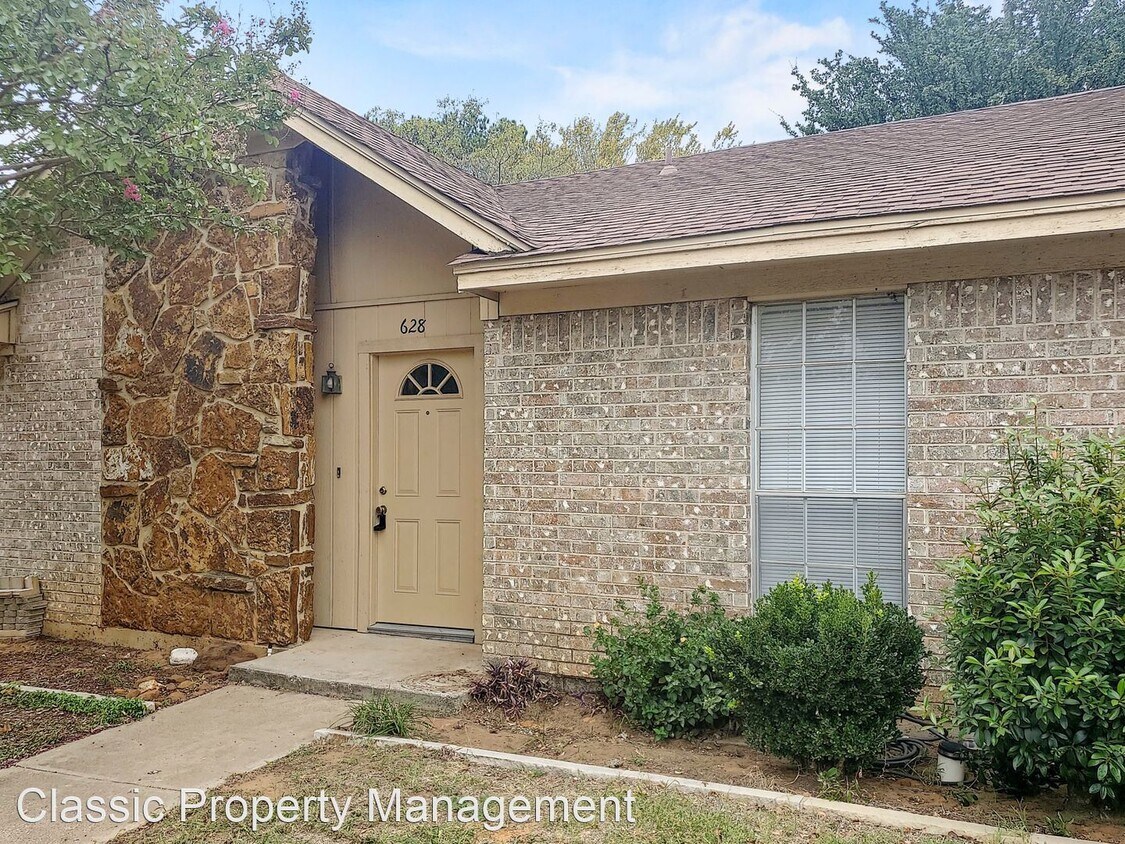 628 Overlook Ct, Arlington, TX 76012 House Rental in Arlington, TX