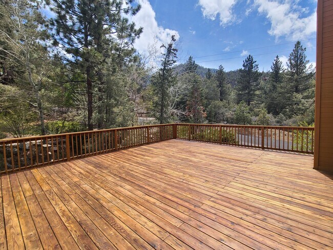Building Photo - 15325 Acacia Way