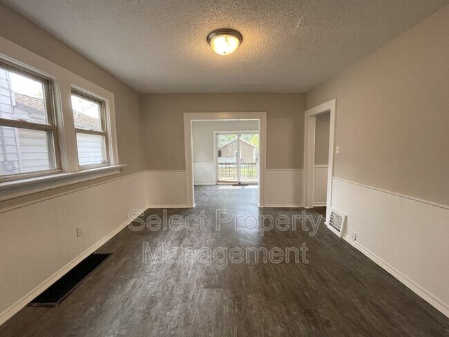 Building Photo - 216 Lexington Ct