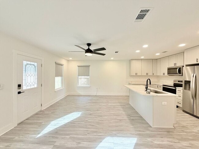 Building Photo - 1224 N X St