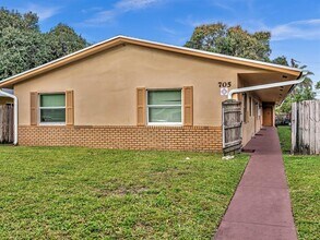 Building Photo - 705 SW 15th Ave