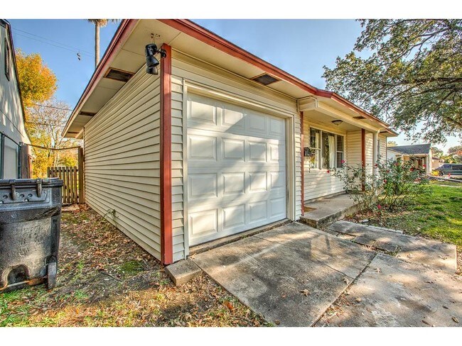 Building Photo - 2525 Munger St