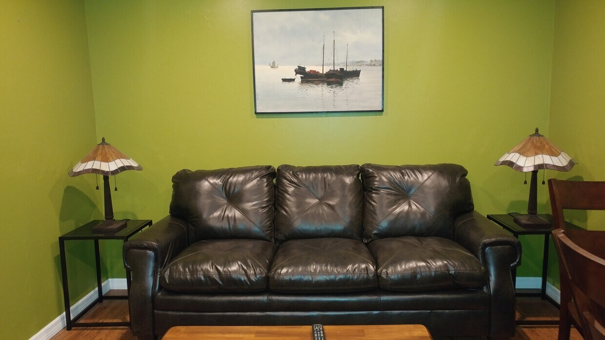 Foto principal - 2481 Golden Gate Blvd E