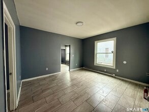 Building Photo - 72 Burton St