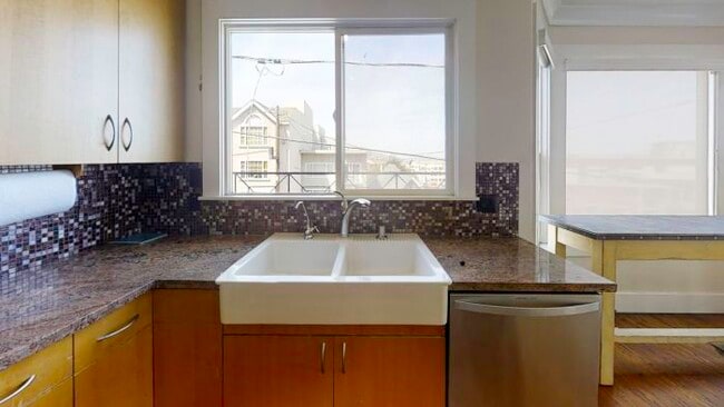 Building Photo - 2665 Leavenworth St