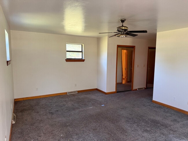 Building Photo - 205 South End Rd