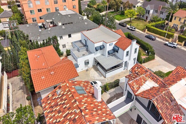 Foto del edificio - 823 Lorraine Blvd