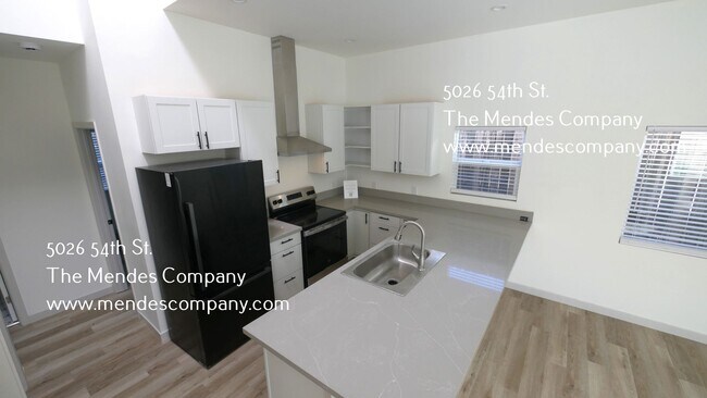 Building Photo - College Rental on 54th St.