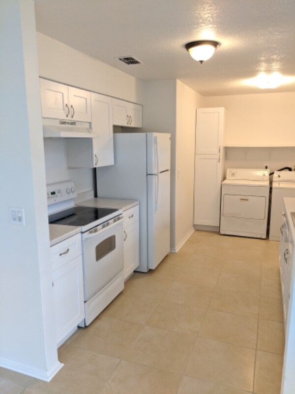 Building Photo - 4622 N Goldenrod Rd