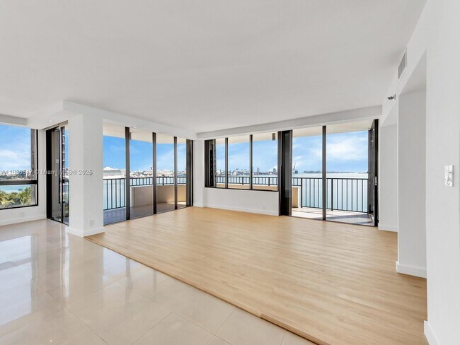 Foto del edificio - 520 Brickell Key Dr