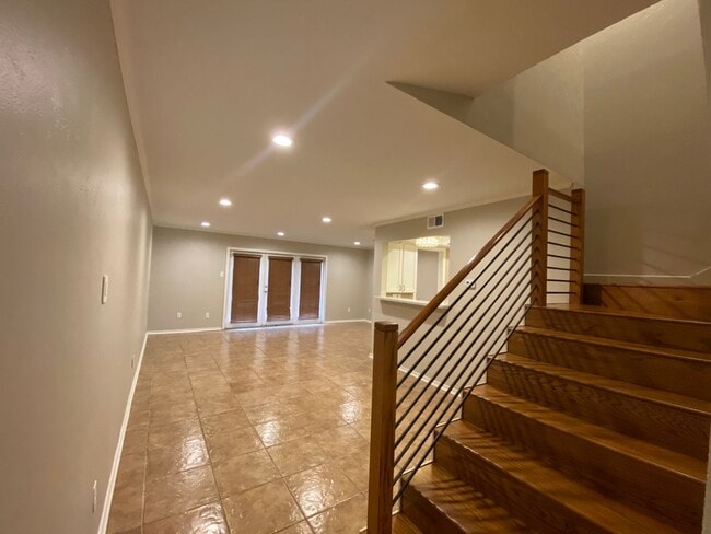 Building Photo - Benbrook Texas Condo for Rent