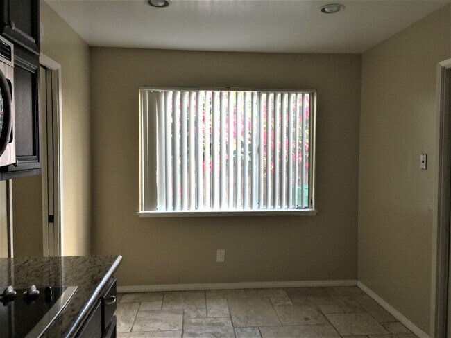 Foto del edificio - Spacious Lake Murray 4 Bedroom Home with Large Yard in Quiet San Diego Neighborhood