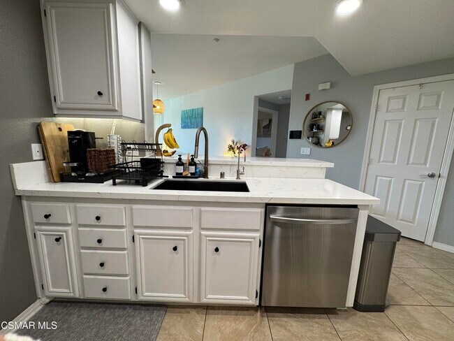 Building Photo - 243 Riverdale Ct