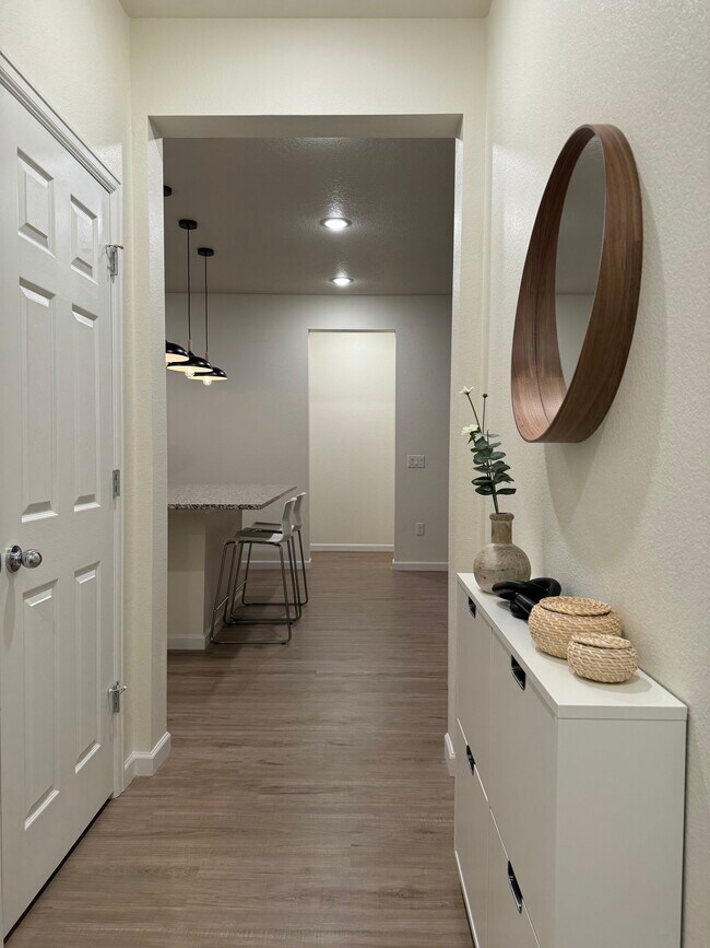 Foto del edificio - 6153 N Ceylon St