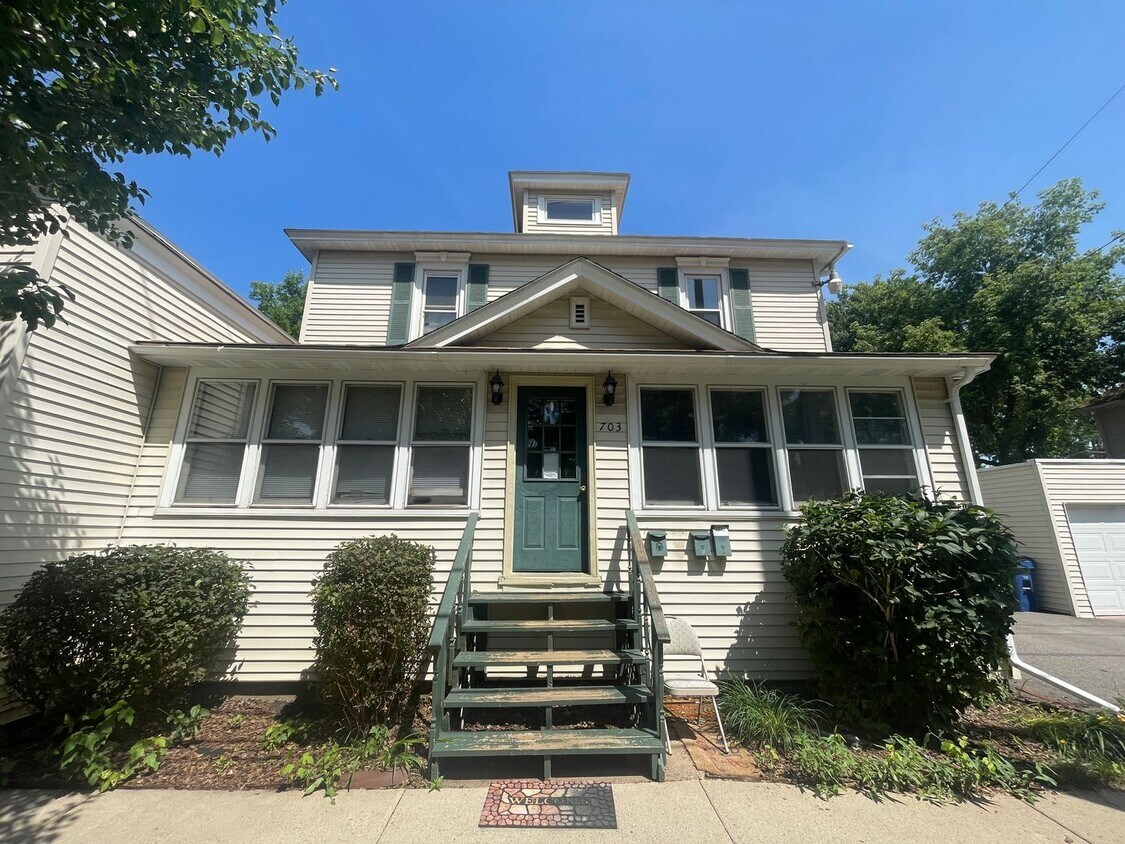 Primary Photo - 703 Prospect Ave