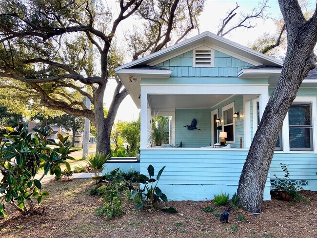 Building Photo - 870 14th Ave S