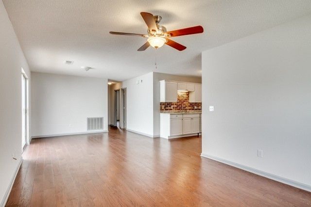 Building Photo - 1105 Mockingbird Ln