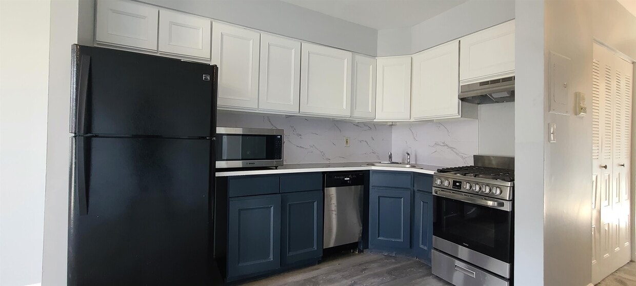 Primary Photo - 4905 PARK Ave