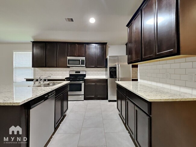 Foto del edificio - 8111 Carillon Way