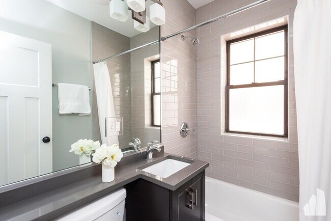 Building Photo - 0 bedroom in Chicago IL 60614