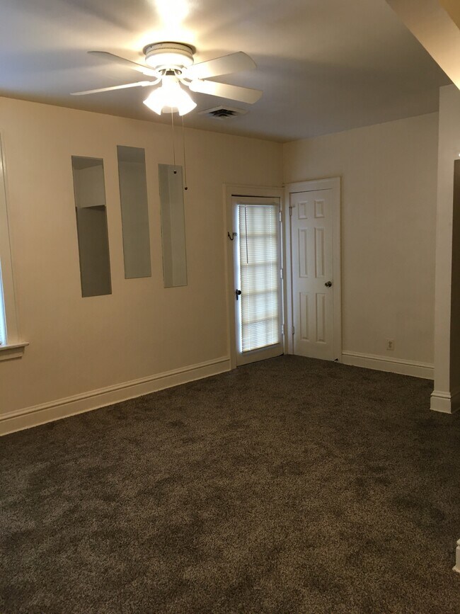 Living room, door to balcony - 4973 Tholozan Ave