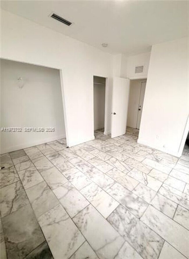 Foto del edificio - 922 Jefferson Ave