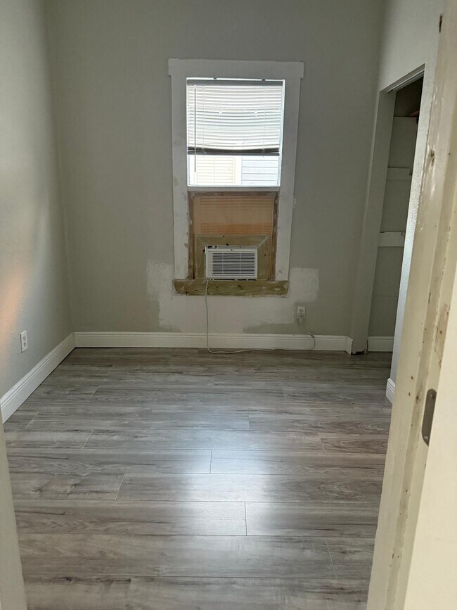 Foto del edificio - 2205 E 5th Ave