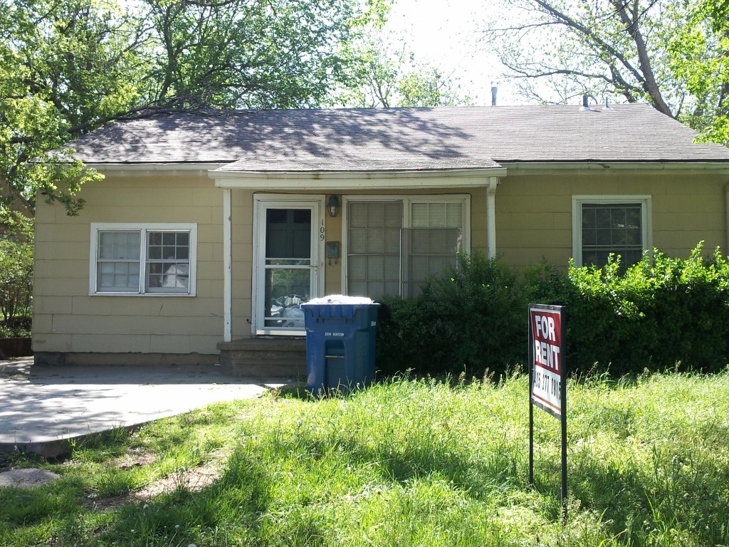 Primary Photo - 109 S Monticello Dr