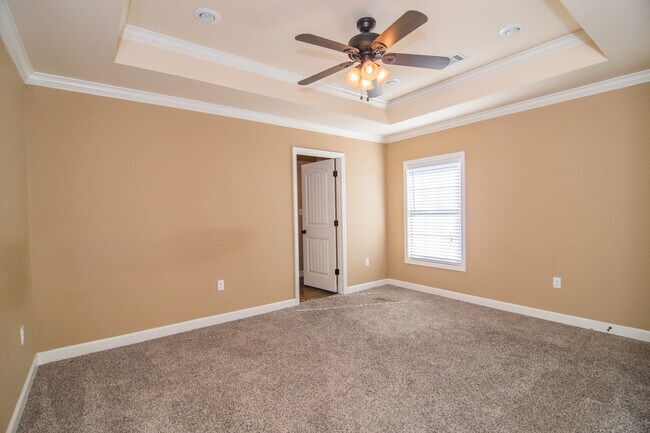 Building Photo - 3 Bed 2 Bath